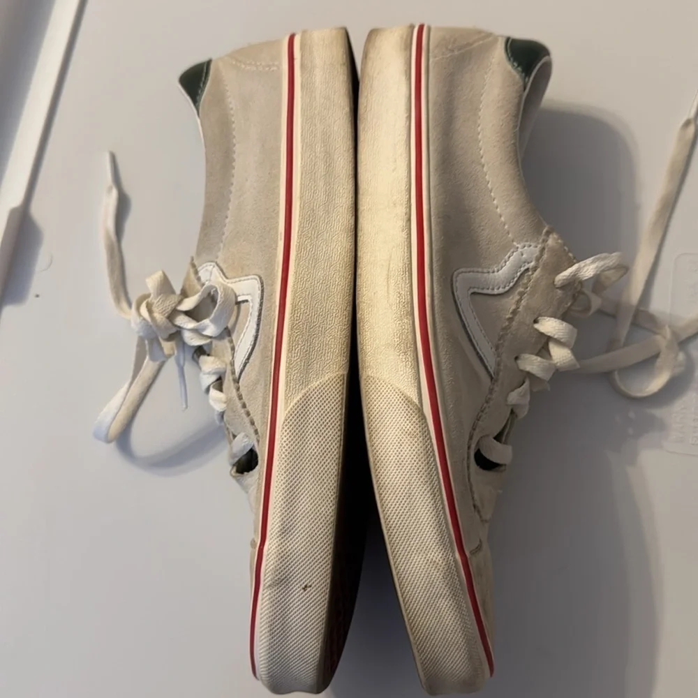 VANS SPORT Suede - White and green .